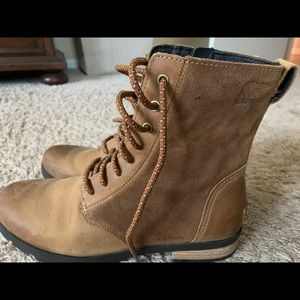 Sorel Women’s Lace Up leather Boots